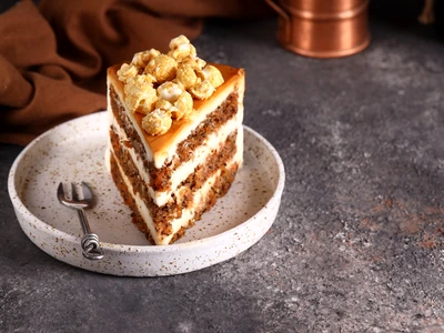 Tort morcovi  Sursa foto shutterstock 2159874025 jpg