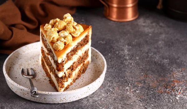 Tort morcovi  Sursa foto shutterstock 2159874025 jpg