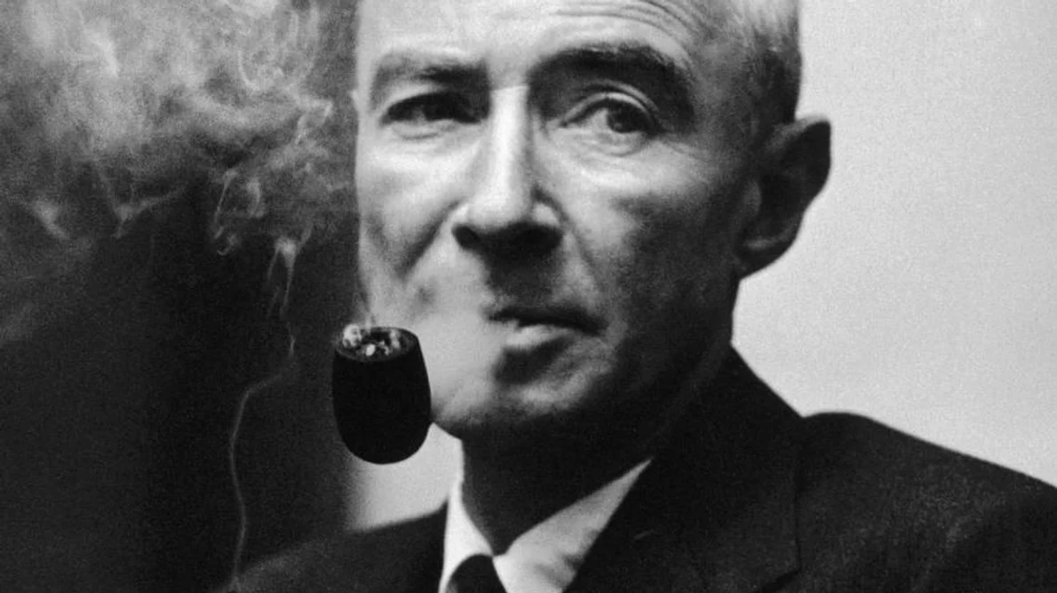 „Am devenit Moartea, distrugătorul lumilor”   J  Robert Oppenheimer, părintele bombei atomice, acuzat de trădare jpeg