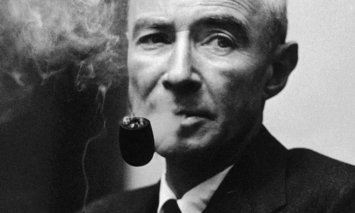 „Am devenit Moartea, distrugătorul lumilor”   J  Robert Oppenheimer, părintele bombei atomice, acuzat de trădare jpeg
