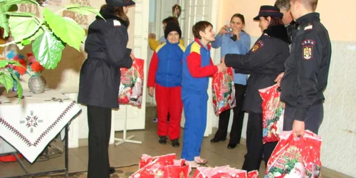 Pompierii au sărit în ajutorul bătrânilor de la Centrul din Mălăești