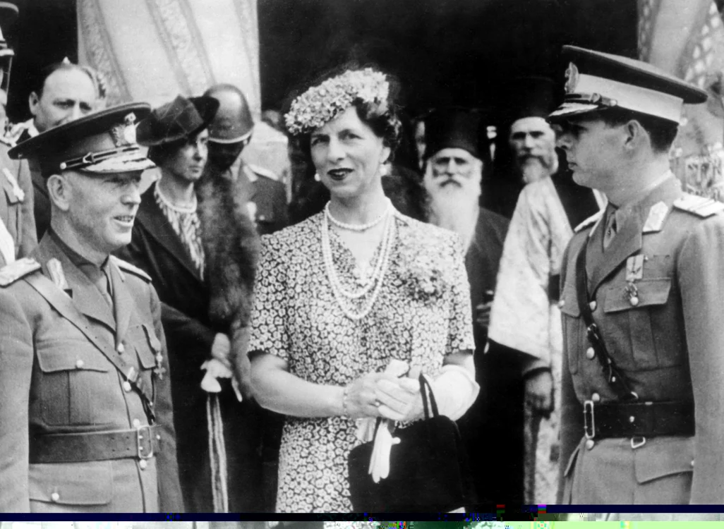 Ion Antonescu, Regina mamă Elena și Regele Mihai