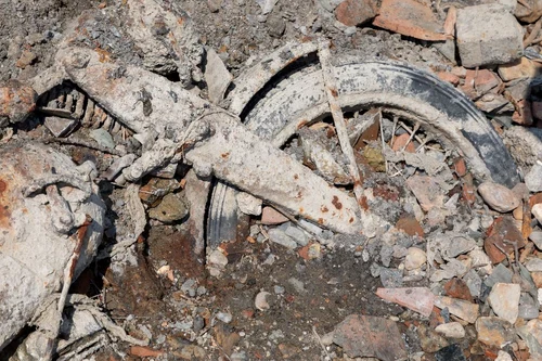 Motocicleta germană descoperită în apele Dunării, la Budapesta (© Gabor Kohlrusz / Volksbund) 