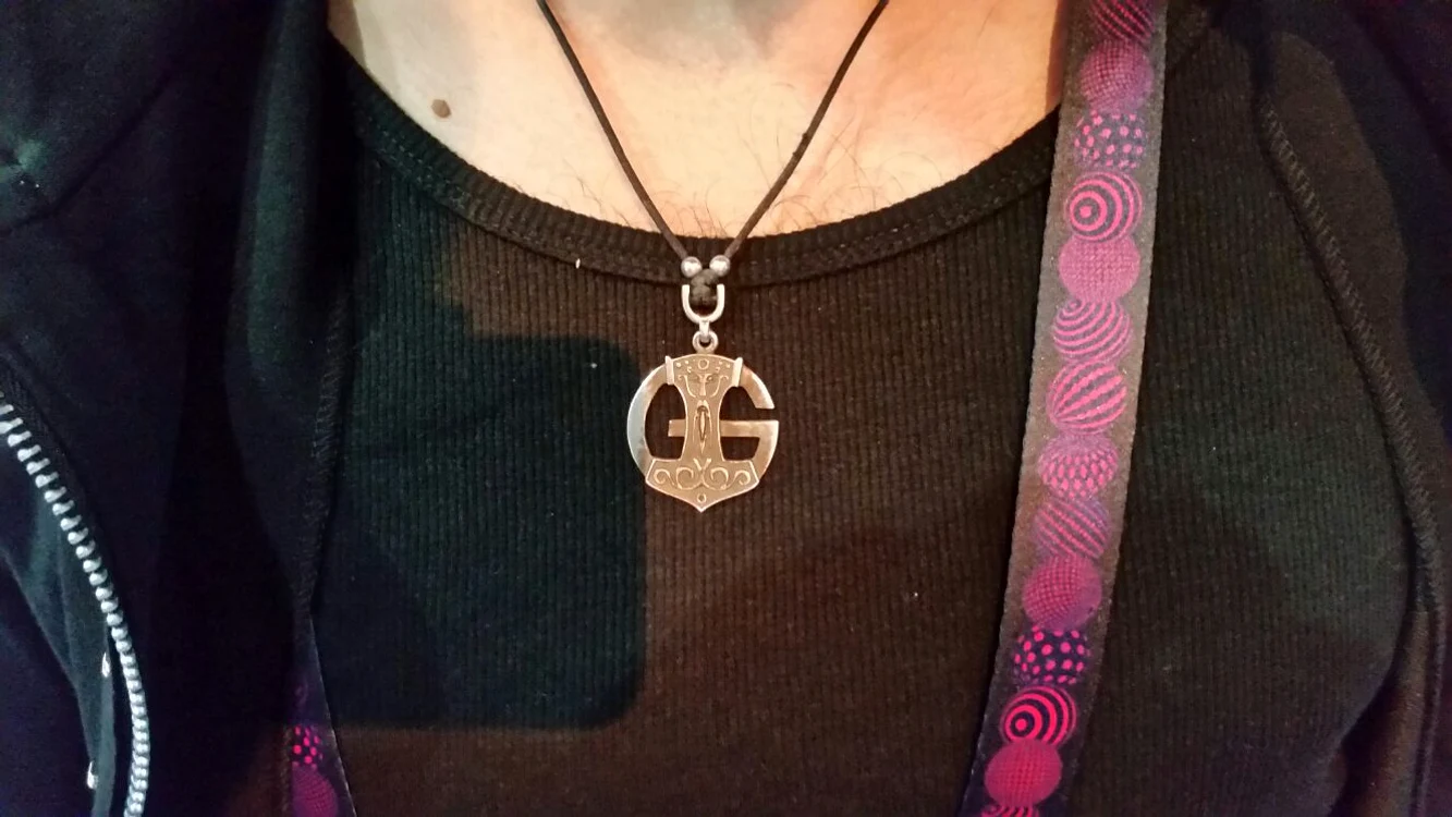 Alex are un talisman norocos