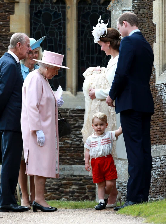 Regina Elisabeta (89 de ani) este topită după Prințul George și Prințesa Charlotte