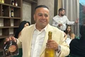 Adrian Minune e tare mândru e restaurantul său 
