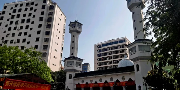 Moschee de pe care a fost îndepărtată semiluna în China profimedia 0683500138 jpg