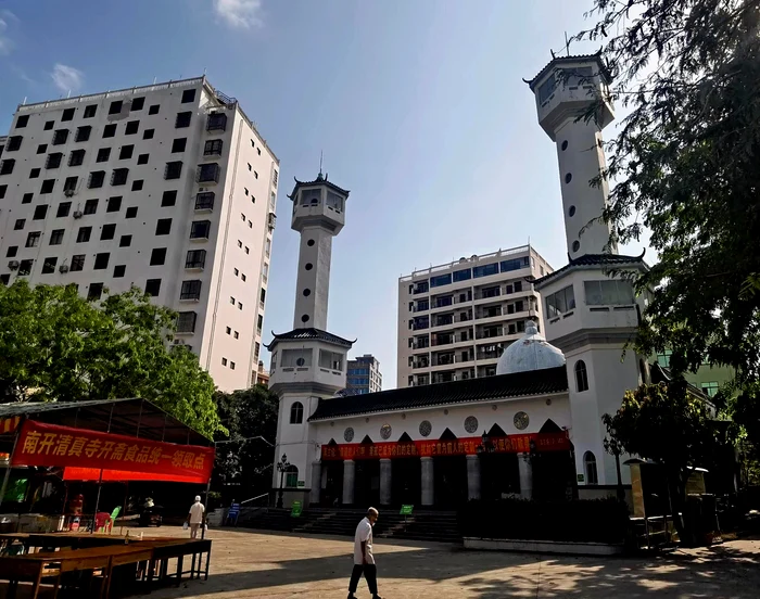 Moschee de pe care a fost îndepărtată semiluna Foto Profimedia