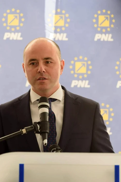 Alexandru Muraru, deputat,  propune ca iastoria comunismului să fie introdusă ca disciplină obligatorie la liceu FOTO Adevărul