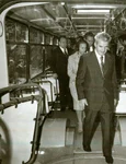 Nicolae și Elena Ceaușescu la expoziţia de la Întreprinderea de Autocamioane Brașov, la 1 noiembrie 1977 (© „Fototeca online a comunismului românesc”, cota: 171/1977)