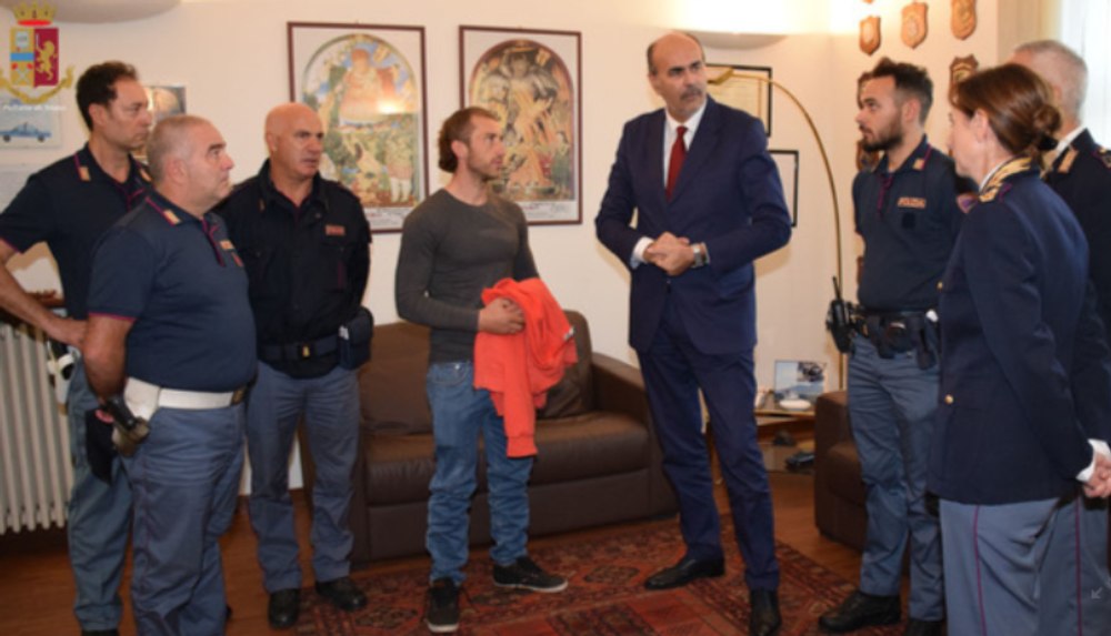 Erou în Italia, agresor în România. Ce gest șocant a făcut bărbatul lăudat în străinătate când s-a întors în țară