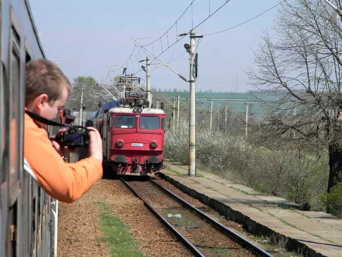 Andrei Bîrsan fotografiază locomotive
