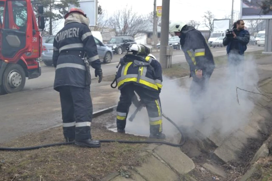 Pompierii au fost chemaţi de urgenţă pentru a stinge incendiul.              Foto: ISU Suceava