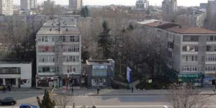 Imagine din Slatina cu blocuri şi terase (FOTO: Mugurel Manea)