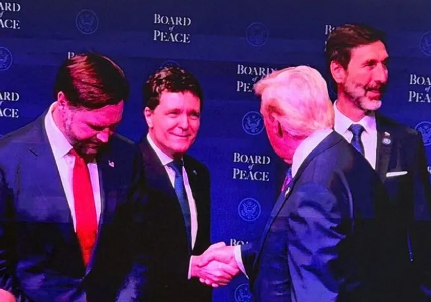 Nicușor Dan, blocat de agenții de securitate să stea mai mult lângă Donald Trump