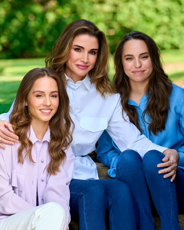 Regina Rania si fiicele sale Salma si Iman jpg