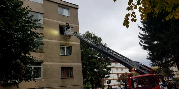 Operaţiune de salvare a unui nonagenar din Râmnicu Vâlcea care a zăcut 4 zile pe podeaua locuinţei Foto Adevărul