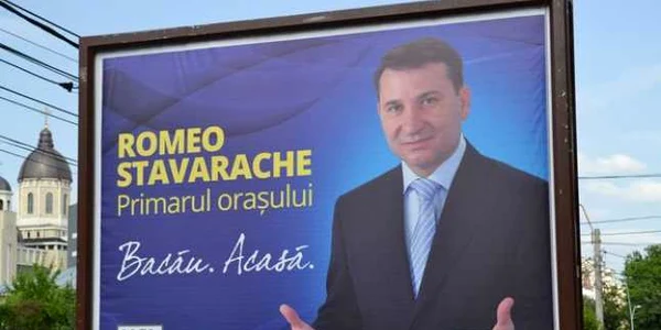 Romeo Stavarache foloseşte sloganul Bacău. Acasă şi în cartea cu biserici şi preoţi FOTO Mircea Merticariu