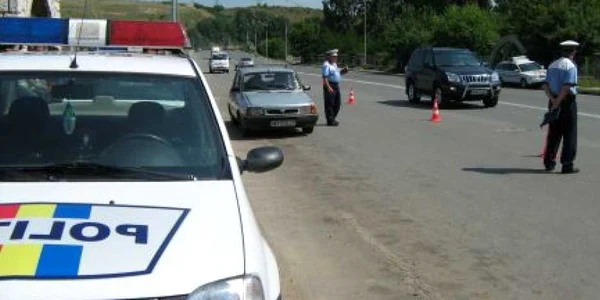 Poliţiştii au aplicat amenzi şoferilor care au depăşit viteza legală de deplasare