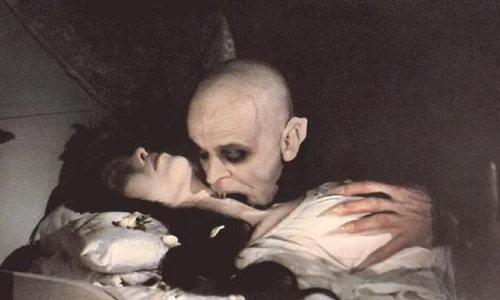 Filmul clasic "Nosferatu  simfonia groazei", în expoziţia "Dracula   voievod şi vampir" jpeg