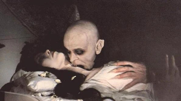 Filmul clasic "Nosferatu simfonia groazei", în expoziţia "Dracula voievod şi vampir" jpeg