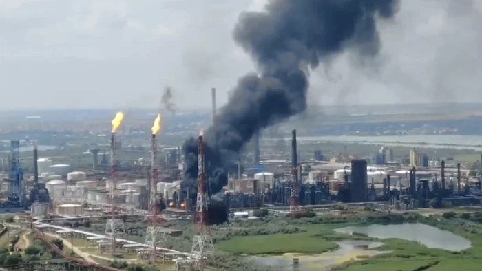 Explozie şi incendiu violent la Rafinăria Petromidia