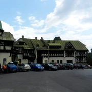 Foto sus: Hotelul Furnica din Sinaia (© Rotaru Florin / Wikimedia Commons)