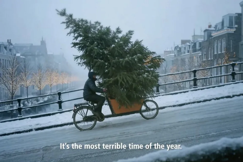 McDonald's retrage reclama de Crăciun „înfiorătoare” realizătă cu Inteligența Artificială după reacțiile negative ale telespectatorilor: „La fel de reală ca hamburgerii lor”