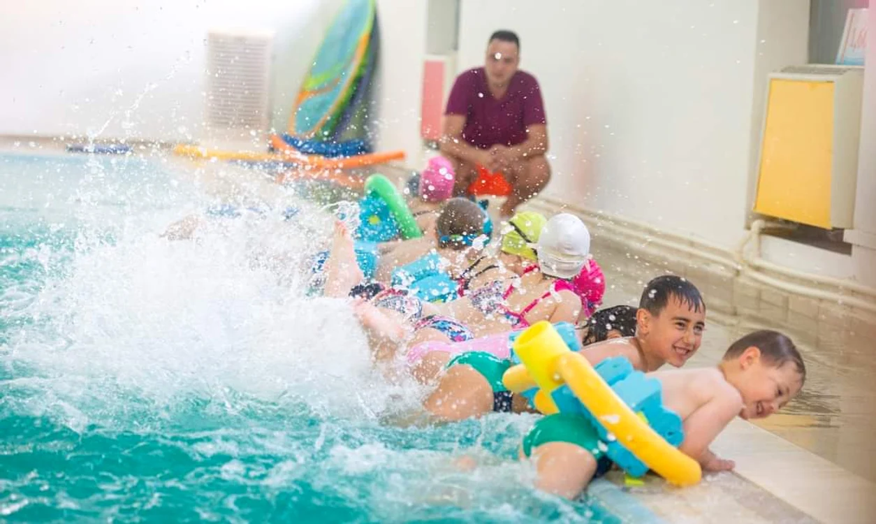 Înotul înseamnă și multă distracție pentru cei mici FOTO arhiva personală