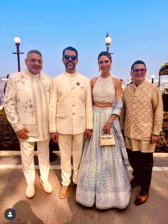 Nuntă în India Instagram (3) png