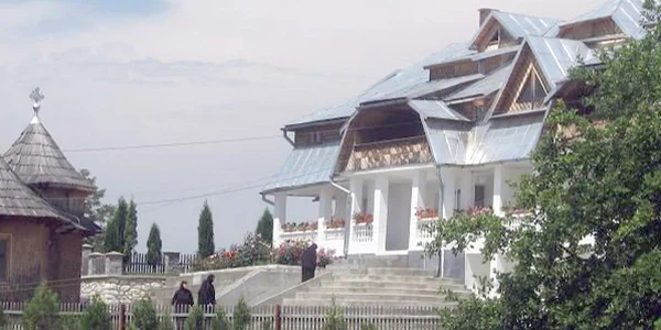 Mănăstirile îşi aşteaptă pelerinii
