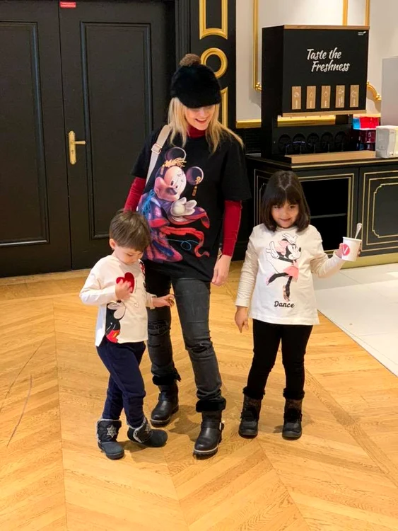 7 alina sorescu si alexandru ciucu cu fetele la disneyland paris 6 jpg jpeg