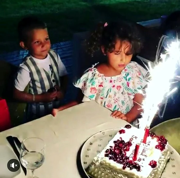 Aşa a arătat petrecerea de la mare, cu tati