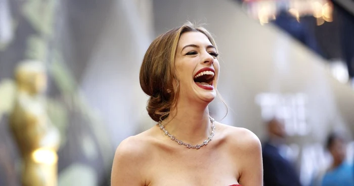 Discursul lui Anne Hathaway de la Globurile de Aur a fost considerat fals şi neinspirat FOTO Reuters