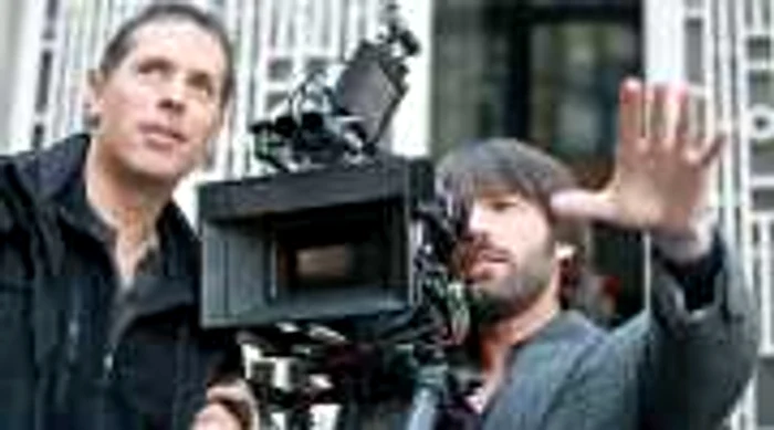 Ben Affleck in spatele camerei filmand "Argo" - imagine Claire Folger, Warner Brothers Pictures