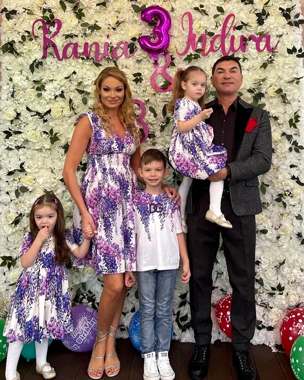 Valetina Pelinel şi Cristi Borcea şi-au aniversat fiicele foto: Instagram