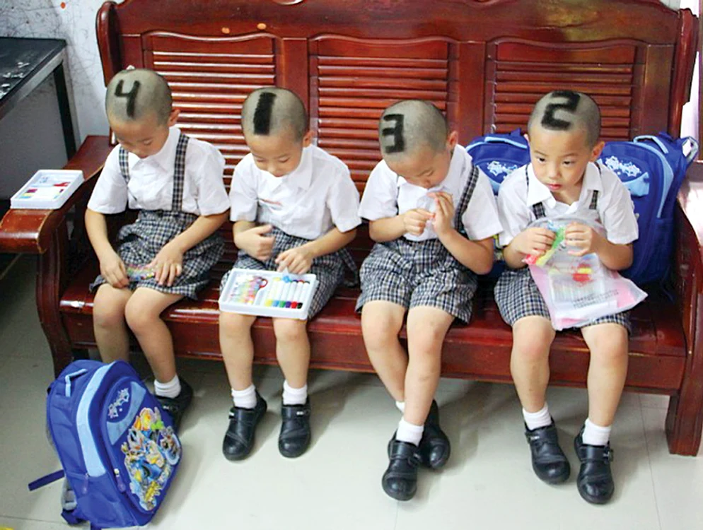 
    Jiang Yunlong, Jiang  Yunxiao, Jiang Yunhan  şi Jiang Yunlin s-au  obişnuit deja să fie  strigaţi... 1, 2, 3 şi 4 (fotografii: guliver/rex features)  