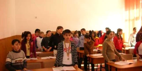 Cei mai buni elevi la matematică au fost premiaţi