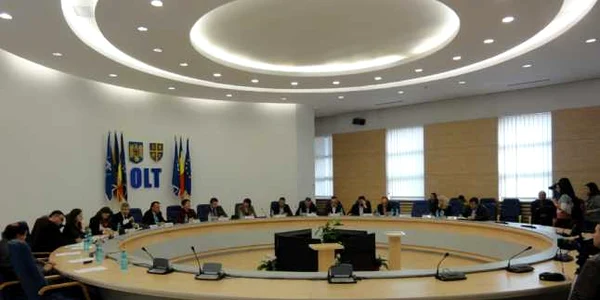 dezbatere slatina