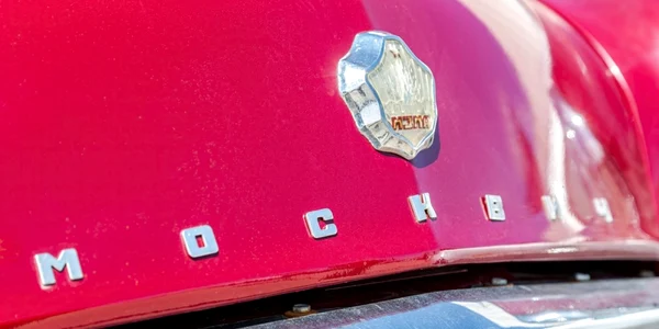 logo Moskvich masina retro veche foto shutterstock