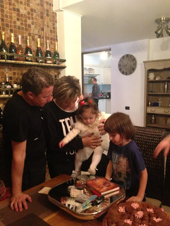 Sexy-impresara şi Reghe sunt naşi pentru mulţi copii (Foto: arhiva personală)