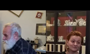De la un bob mic roşu la porţelan decorat cu flori transilvane jpeg
