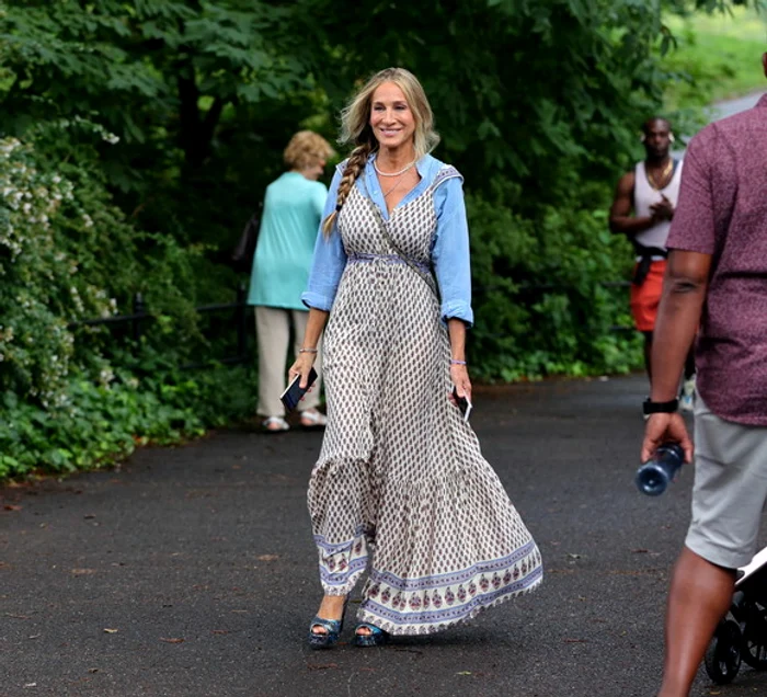 Gina Rodriguez, 37 de ani, şi Tom Ellis, 42 de ani, în ”Players”