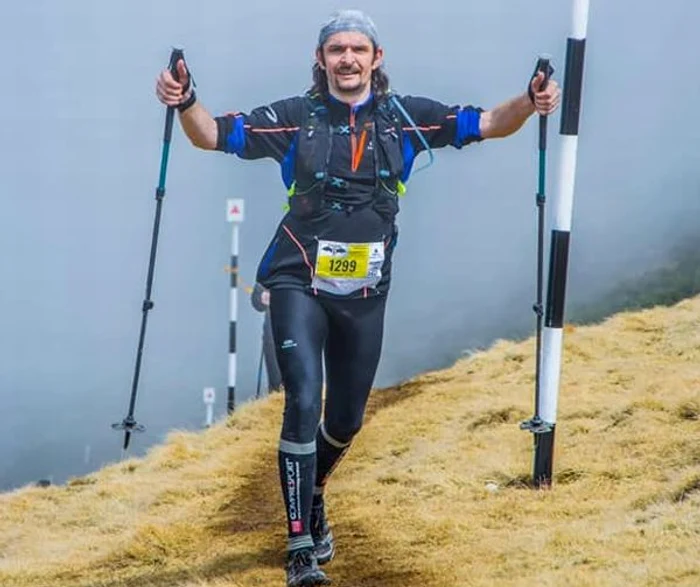 
    Edy Klocek a încercat să salveze o sportivă, dar a alunecat în gol de la 70 de metriFoto: Ana Sestacova/ Facebook  