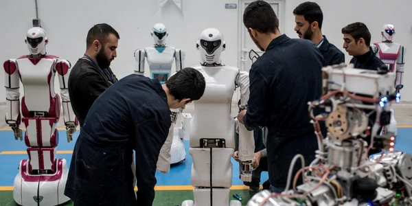 Roboţi ADA GH5 sunt testaţi la fabrica Akin Robotics din Konya Turcia FOTO Guliver / Getty Images / Chris McGrath