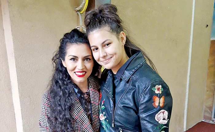 
    Doiniţa, alături de nepoata ei, o solistă talentată  