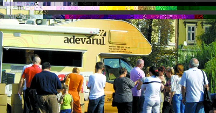 Oradea: Orădenii şi-au completat biblioteca la Caravana „Adevărul”