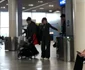 Smiley, Gina Pistol și fiica lor Josephine, suprinși pe aeroport de fotoreporterii Click, la plecarea în Italia foto: Click!