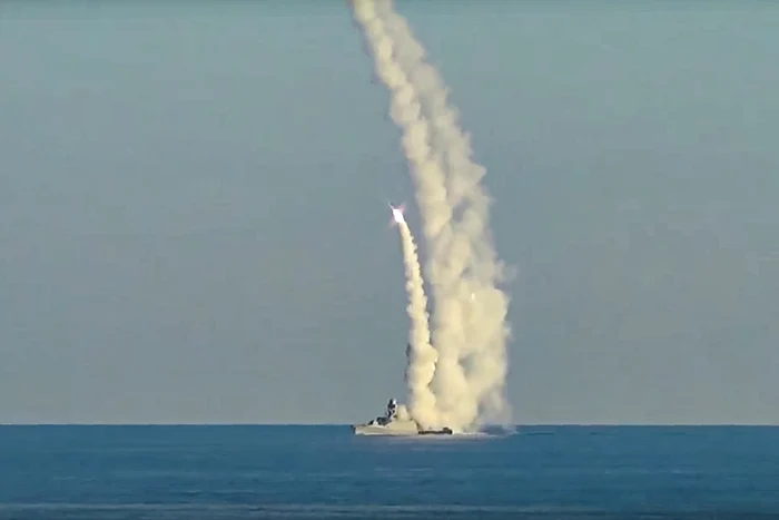 Rusia a lansat o rachetă Kalibr de pe un submarin în Marea Japoniei FOTO Profimedia