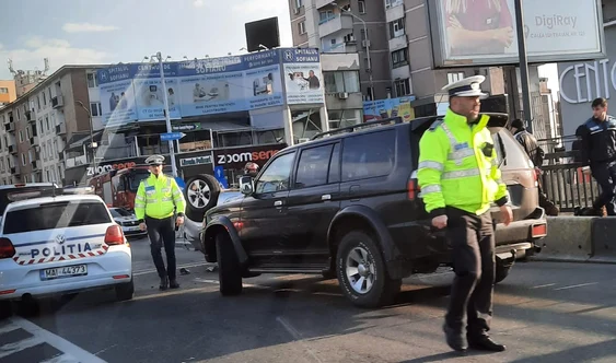 Accident în centrul municipiului Râmnicu Vâlcea o mașină răsturnată Foto Ștefan Stoica